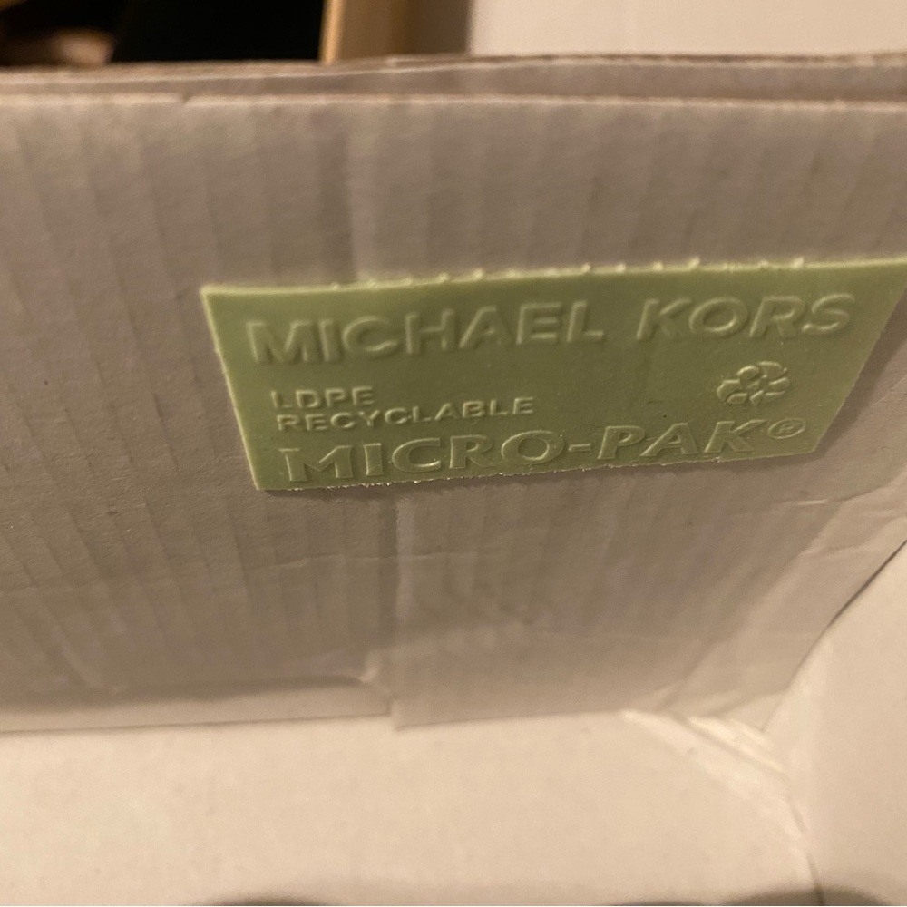 Preloved w/box Michael Kors monochrome slip-on Sneakers for women’s, size 7.5 - Picture 14 of 15